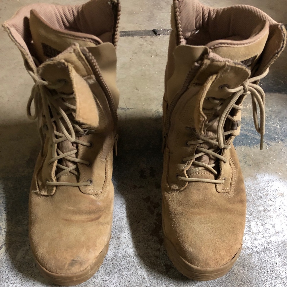 Tan Tactical Combat Boots for Outdoor activities